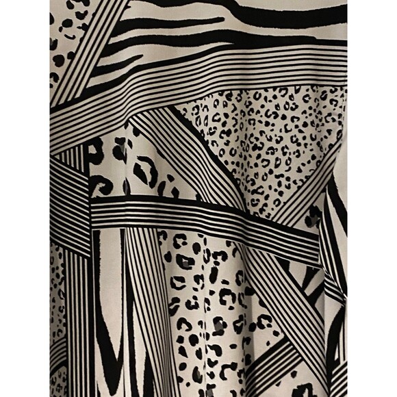 Nygard plus size blouse black and white abstract button up size 2X - Picture 7 of 8